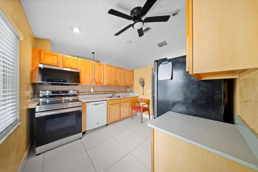 1318 SW 82 Terrace, North Lauderdale, FL 33068 Photo