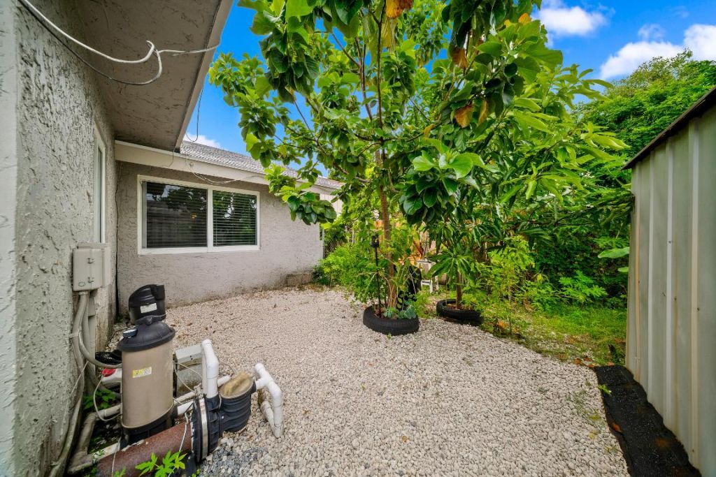 1318 SW 82 Terrace, North Lauderdale, FL 33068 Photo