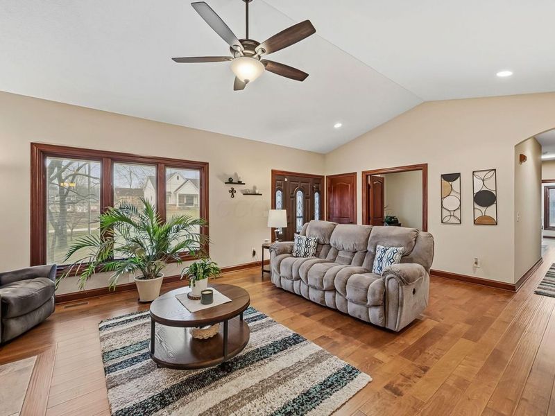 110 E Pawnee Drive, Powell, OH 43065 Photo 22