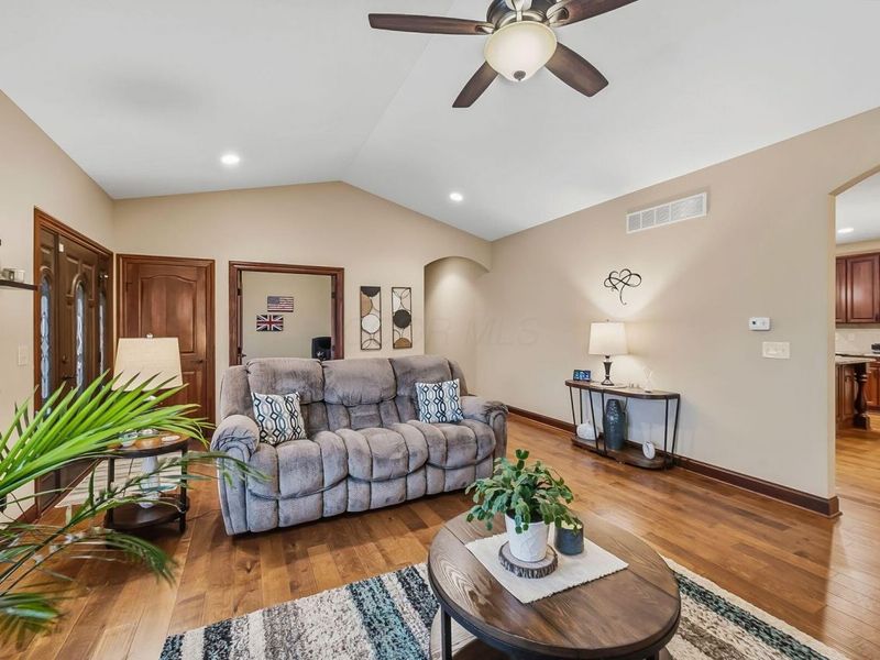 110 E Pawnee Drive, Powell, OH 43065 Photo 23