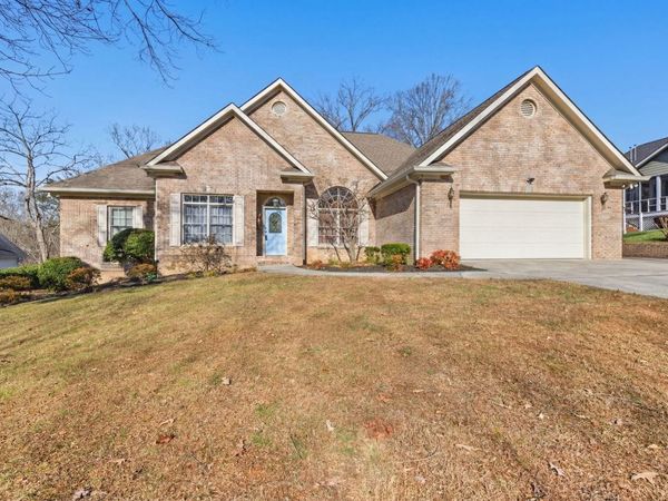 1096 Harbor Landing Drive, Soddy Daisy, TN 37379