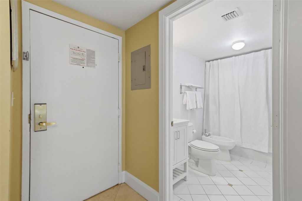 2951 S Bayshore Dr, Unit 315, Miami, FL 33133 Photo