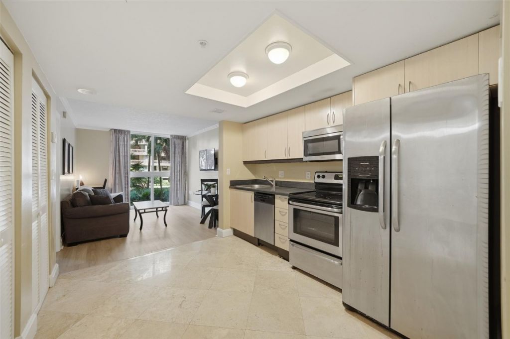 2951 S Bayshore Dr, Unit 315, Miami, FL 33133 Photo