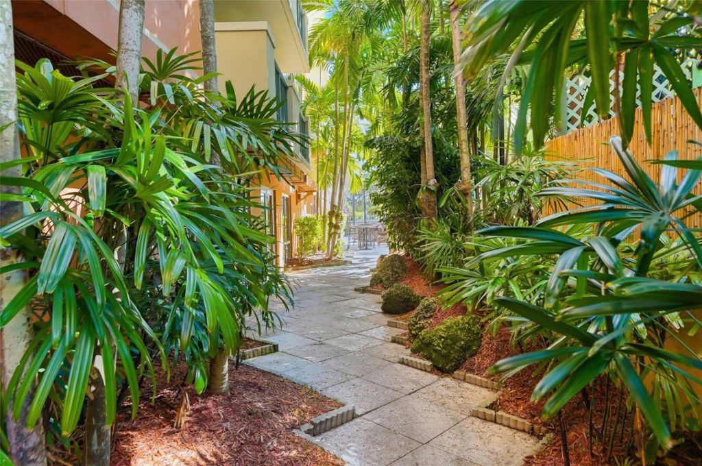 2951 S Bayshore Dr, Unit 315, Miami, FL 33133 Photo