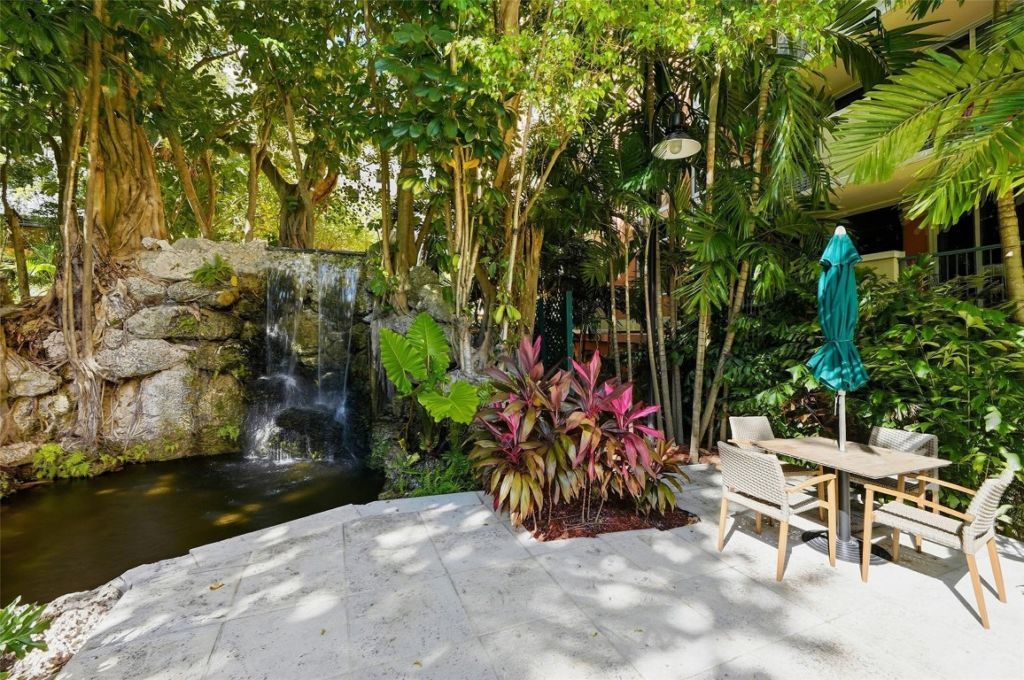 2951 S Bayshore Dr, Unit 315, Miami, FL 33133 Photo