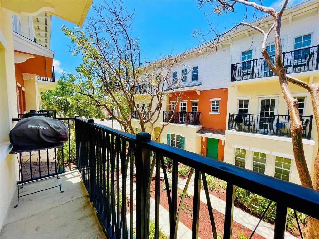 621 SW 1st Avenue, Unit 621, Pompano Beach, FL 33060 Photo