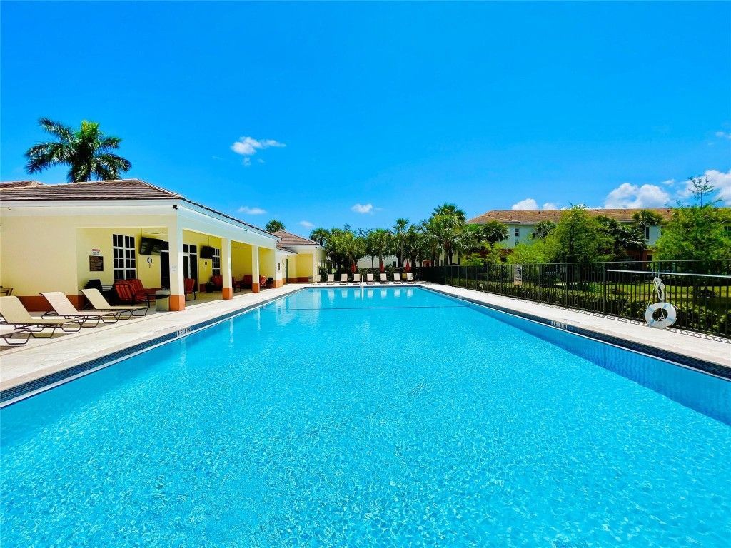 621 SW 1st Avenue, Unit 621, Pompano Beach, FL 33060 Photo