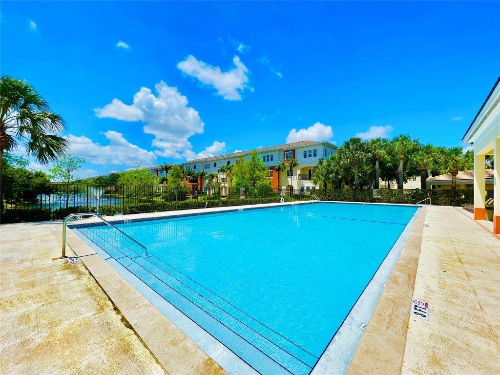 621 SW 1st Avenue, Unit 621, Pompano Beach, FL 33060 Photo