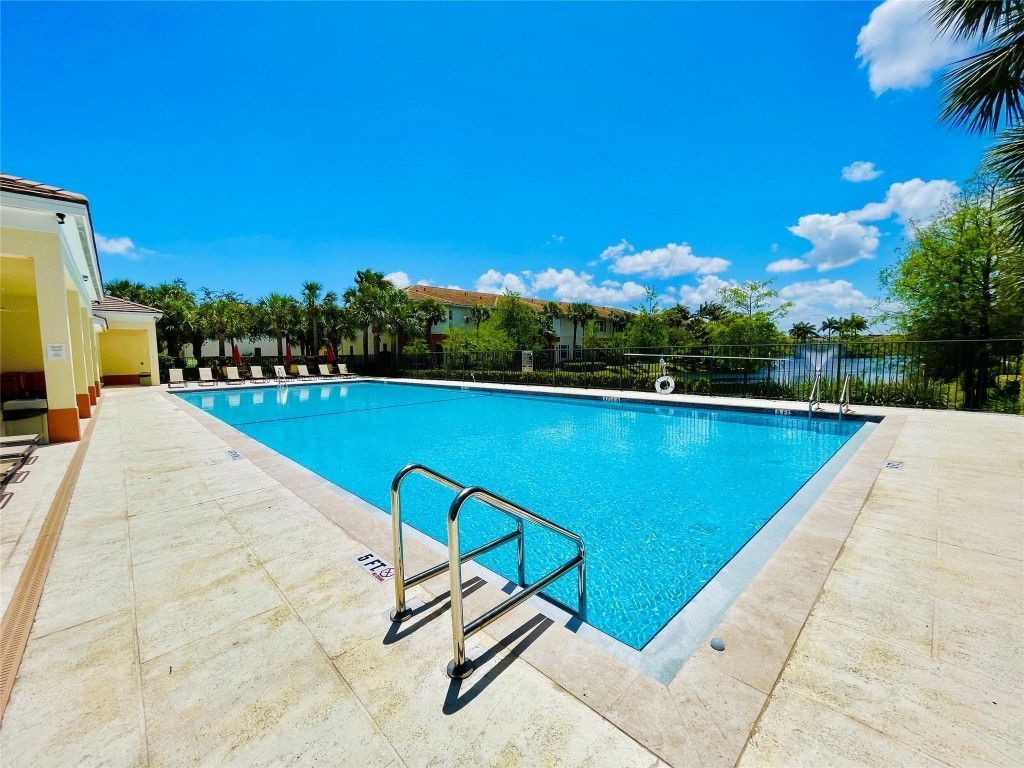 621 SW 1st Avenue, Unit 621, Pompano Beach, FL 33060 Photo