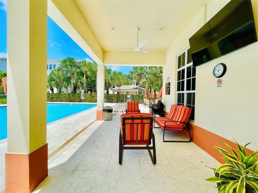 621 SW 1st Avenue, Unit 621, Pompano Beach, FL 33060 Photo
