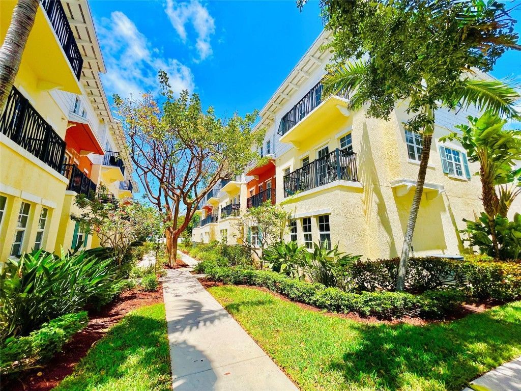 621 SW 1st Avenue, Unit 621, Pompano Beach, FL 33060 Photo