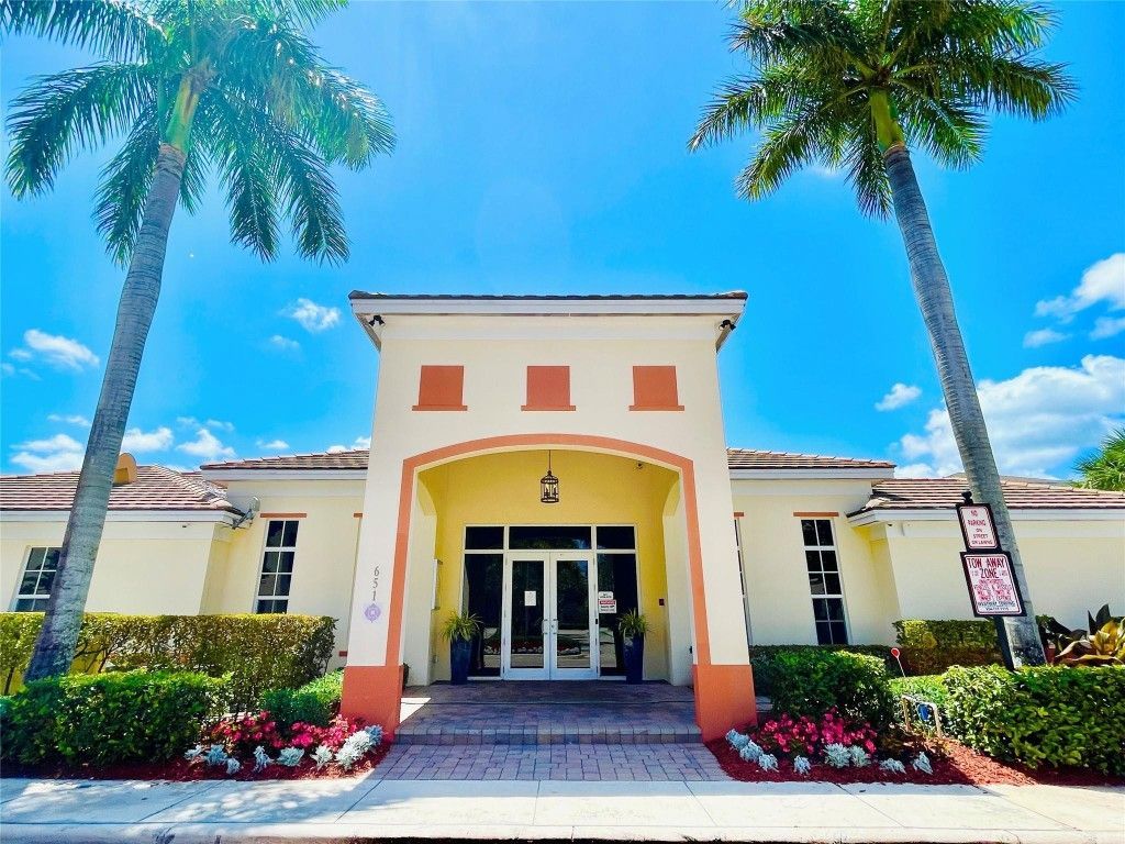 621 SW 1st Avenue, Unit 621, Pompano Beach, FL 33060 Photo