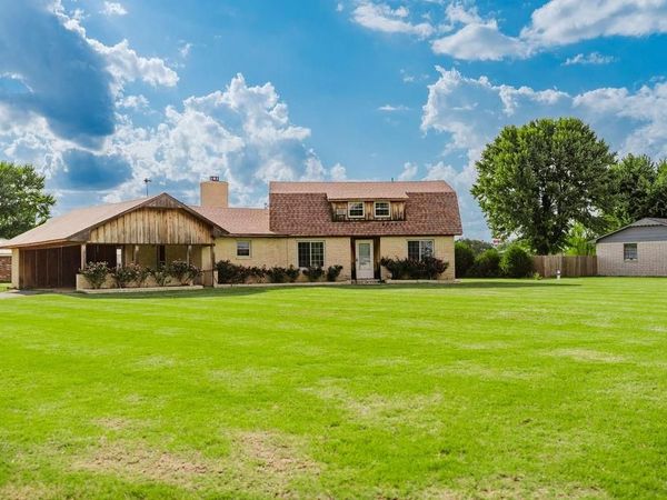 503 N Sheb Wooley Avenue, Erick, OK 73645