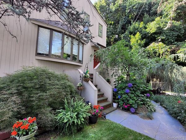 65 N Linwood Road, Unit Garden, Port Washington, NY 11050