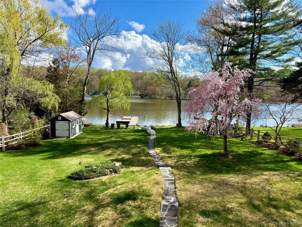 34 Twin Lakes Road, South Salem, NY 10590