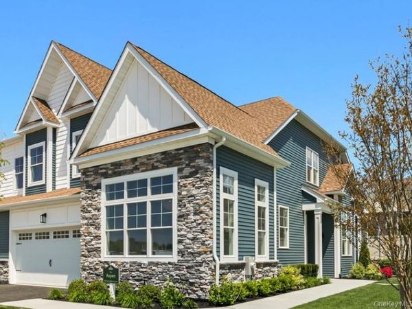 81 Juniper Lane, Unit 25, Yaphank, NY 11980