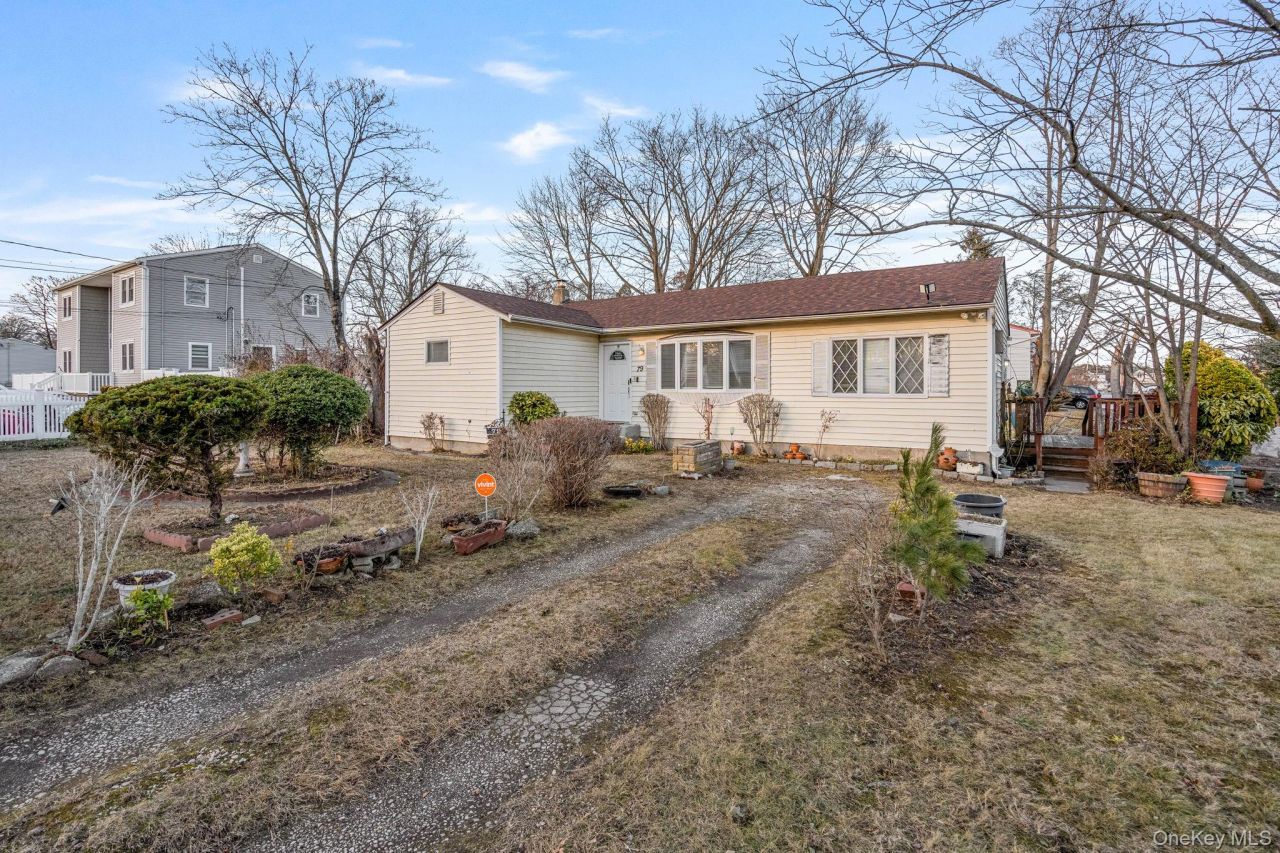 79 Centerwood Street, West Babylon, NY 11704 Main Photo