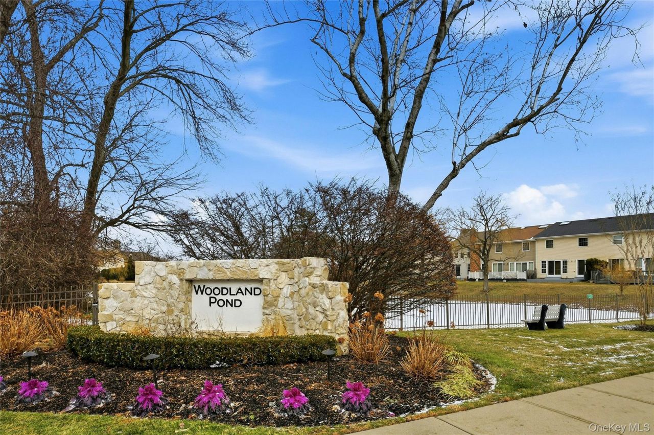 85 Woodlake Drive W, Woodbury, NY 11797 Main Photo