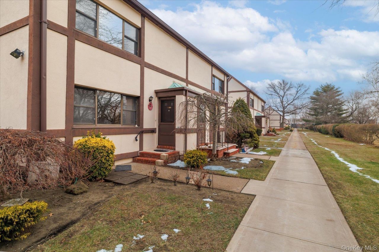 105 15th Street, Unit A1, Garden City, NY 11530 Main Photo