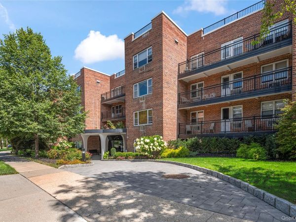 25 Chapel Place, Unit 2L, Great Neck, NY 11021