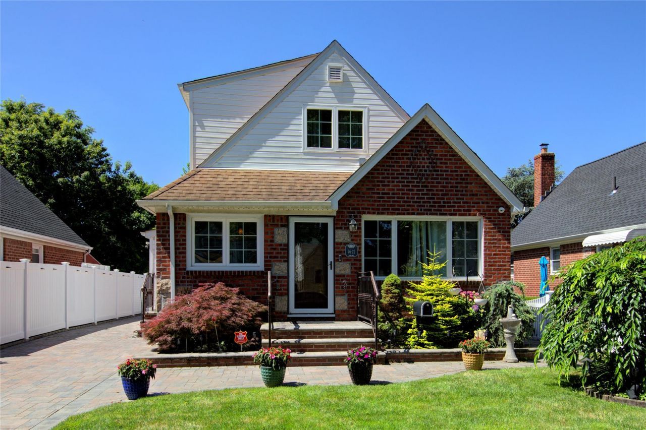7622 265th Street, New Hyde Park, NY 11040 Main Photo