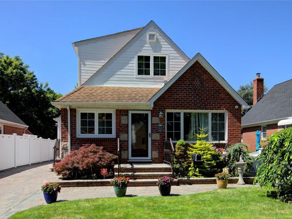 7622 265th Street, New Hyde Park, NY 11040