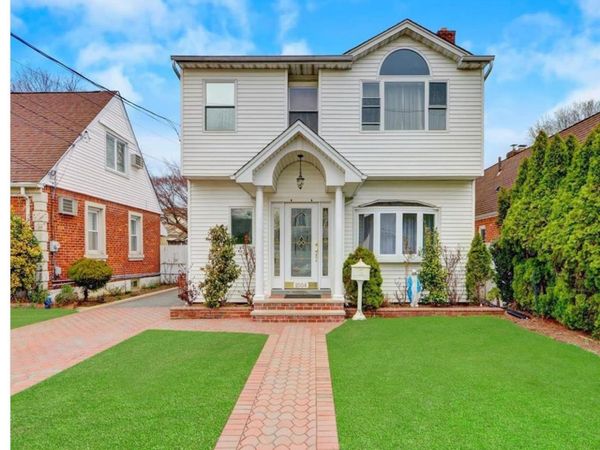 1004 Wool Avenue, Franklin Square, NY 11010