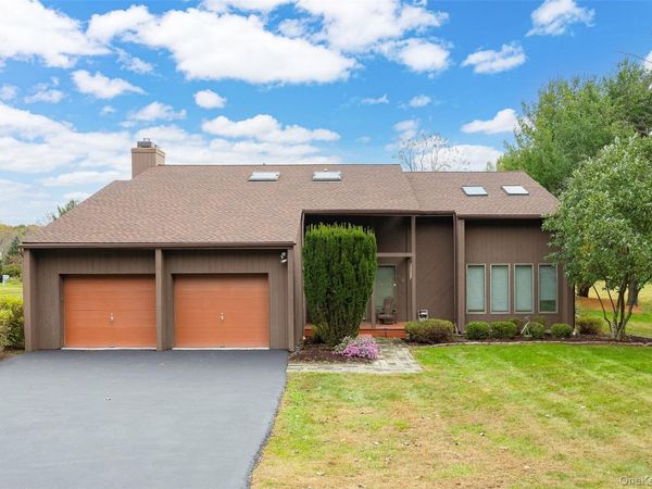 2 English Way, Pleasant Valley, NY 12569