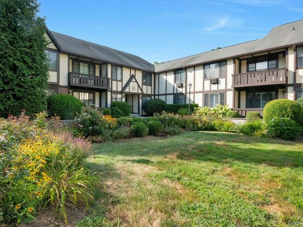 60 Foxwood Drive, Unit 2, Pleasantville, NY 10570