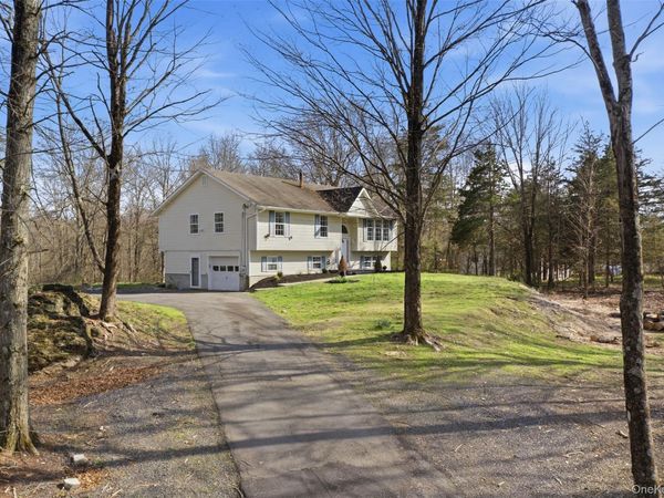 600 Twin Arch Road, Rock Tavern, NY 12575