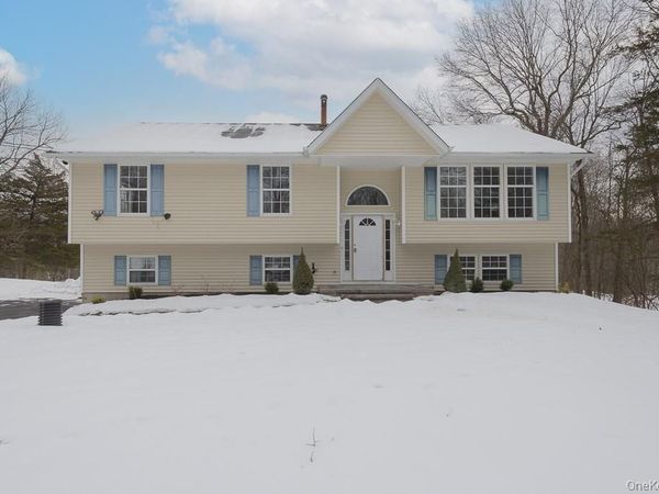 600 Twin Arch Road, Rock Tavern, NY 12575