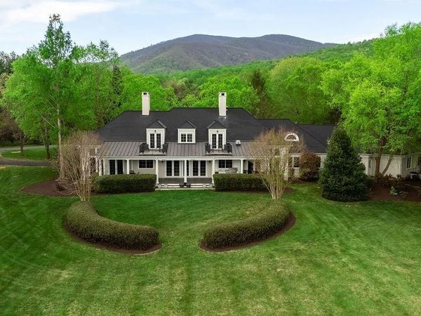 1310 MONOCAN DR, Nellysford, VA 22958