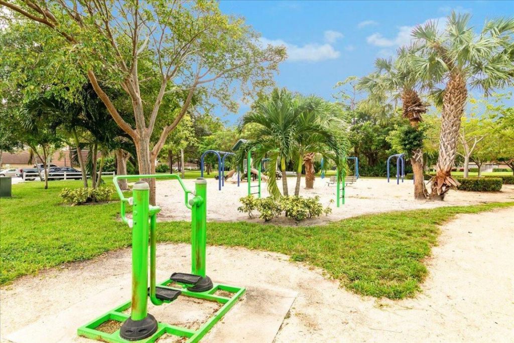 709 7th Lane, Palm Beach Gardens, FL 33418 Photo