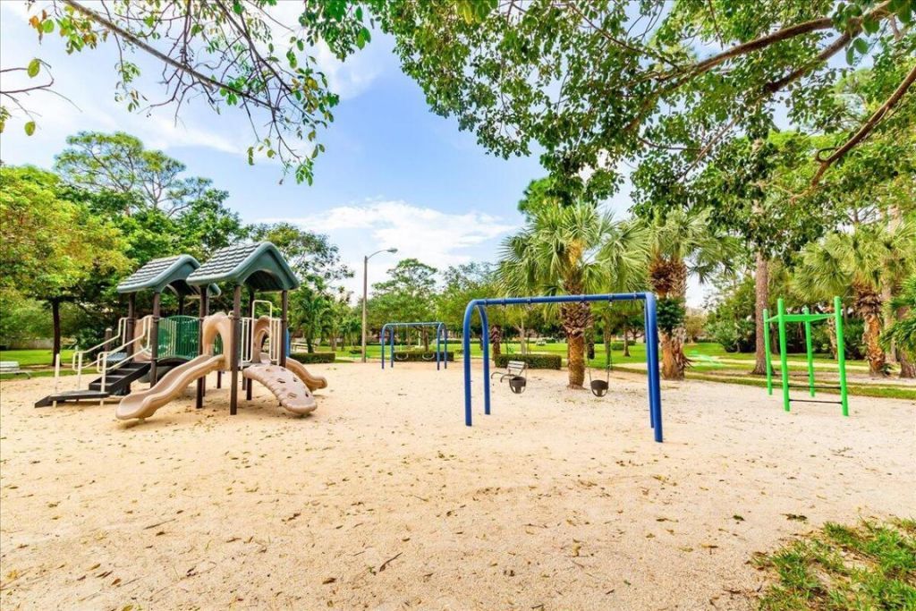 709 7th Lane, Palm Beach Gardens, FL 33418 Photo