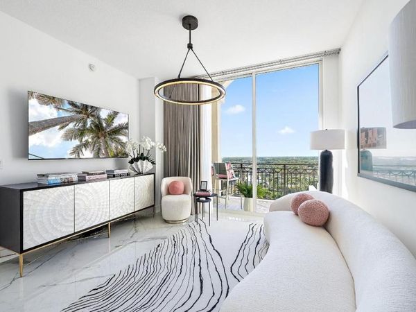 550 Okeechobee Boulevard, Unit Uph-03, West Palm Beach, FL 33401