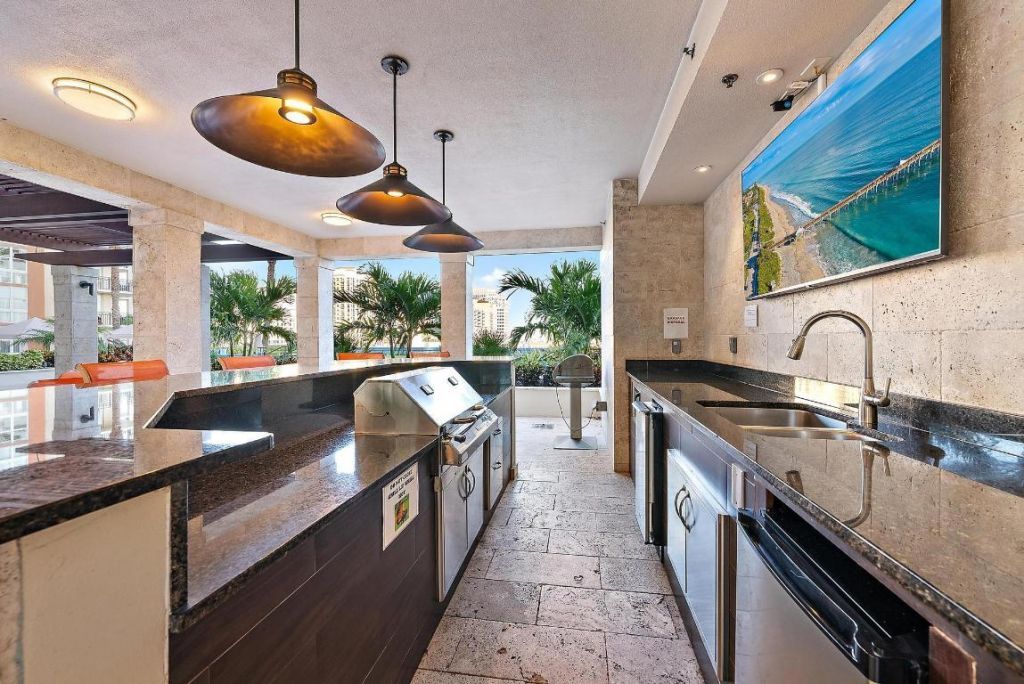 550 Okeechobee Boulevard, Unit Uph-03, West Palm Beach, FL 33401 Photo