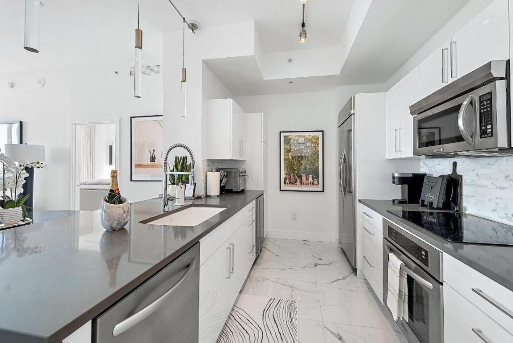 550 Okeechobee Boulevard, Unit Uph-03, West Palm Beach, FL 33401 Photo