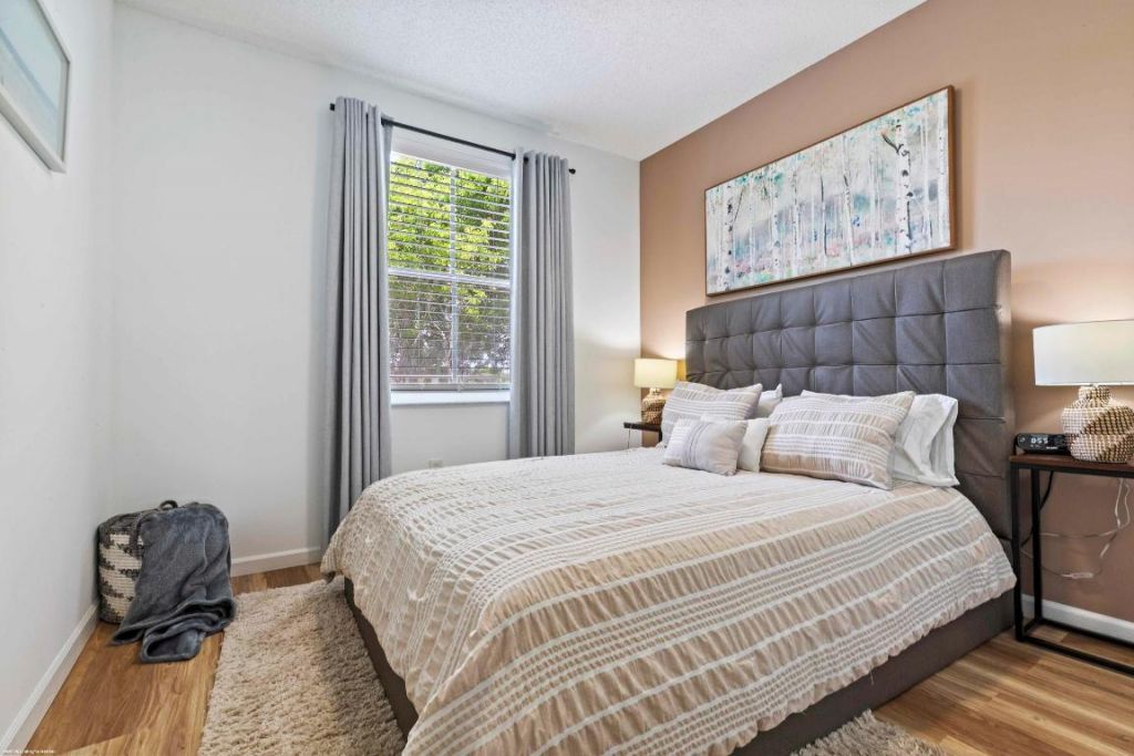 2060 Greenview Shores Boulevard, Unit 318, Wellington, FL 33414 Photo