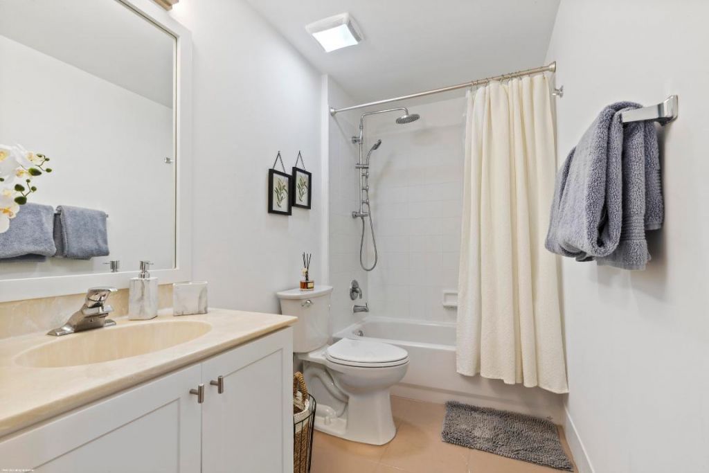 2060 Greenview Shores Boulevard, Unit 318, Wellington, FL 33414 Photo