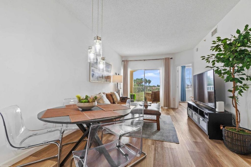 2060 Greenview Shores Boulevard, Unit 318, Wellington, FL 33414 Photo