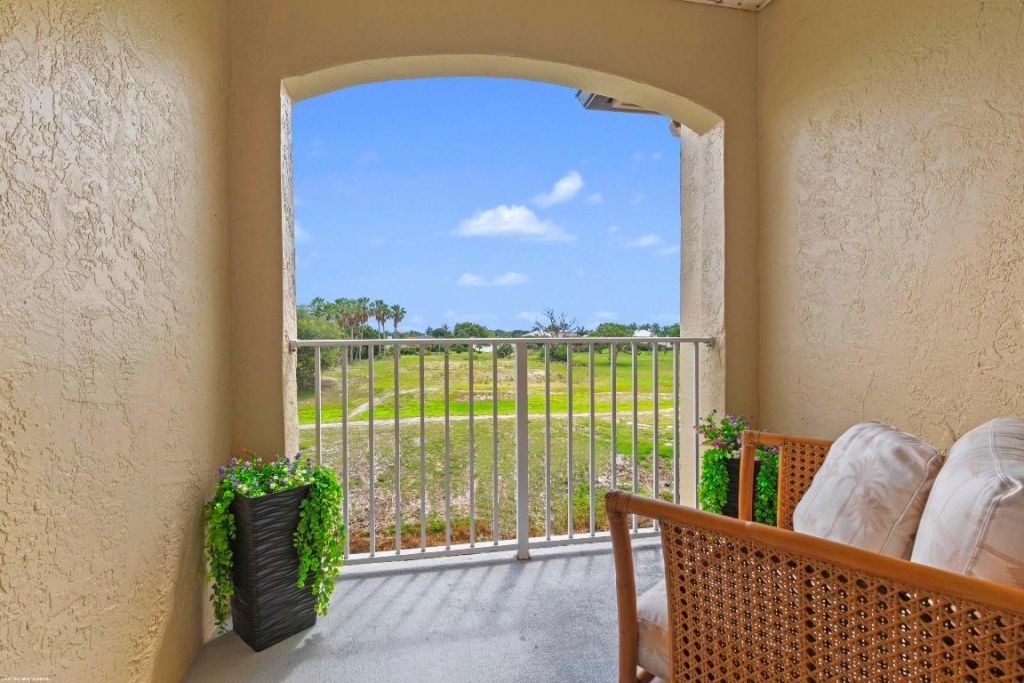 2060 Greenview Shores Boulevard, Unit 318, Wellington, FL 33414 Photo