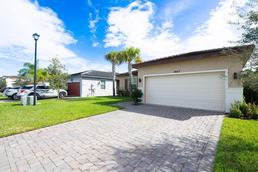 7847 NW Greenbank Circle, Port Saint Lucie, FL 34987 Photo