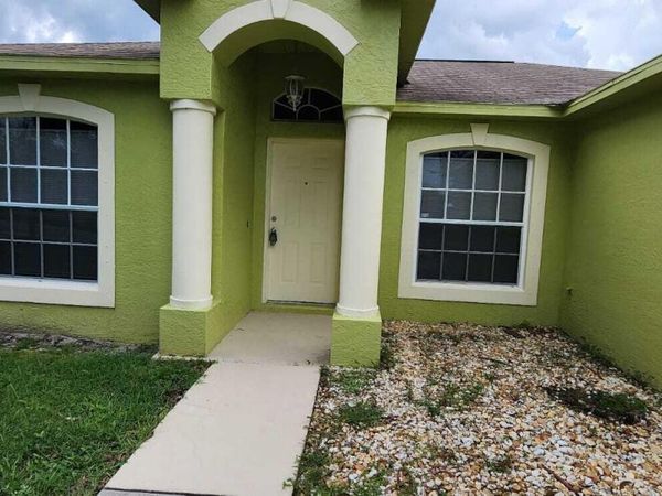 6122 NW E Deville Circle, Port Saint Lucie, FL 34986