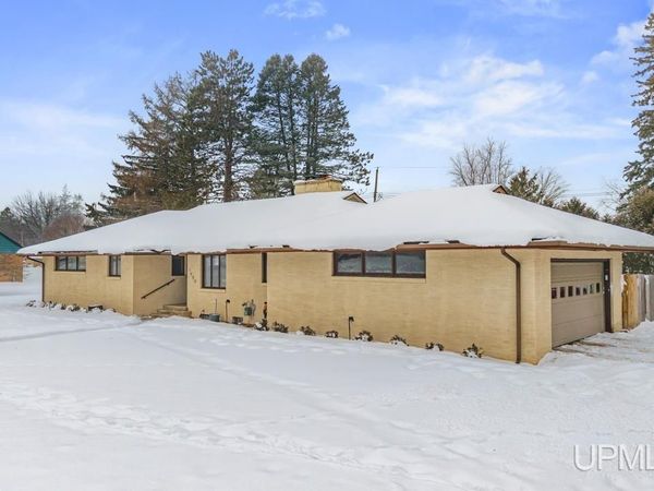 1400 W B Street, Iron Mountain, MI 49801