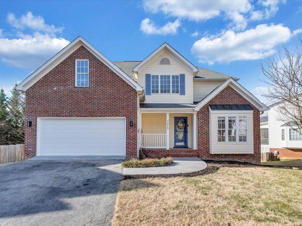 7915 Lanasey DR, Roanoke, VA 24019