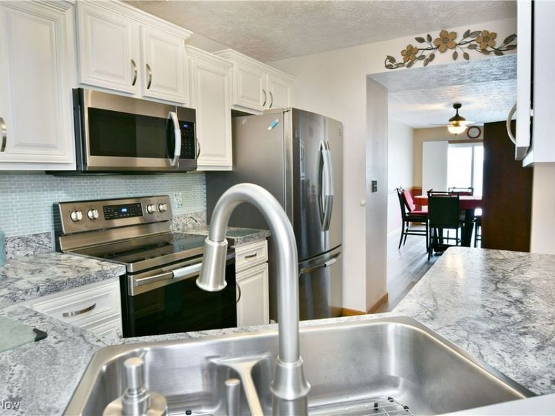 3394 Ivy Hill Circle, Unit E, Cortland, OH 44410 Photo 16