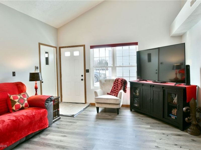 3394 Ivy Hill Circle, Unit E, Cortland, OH 44410 Photo 5