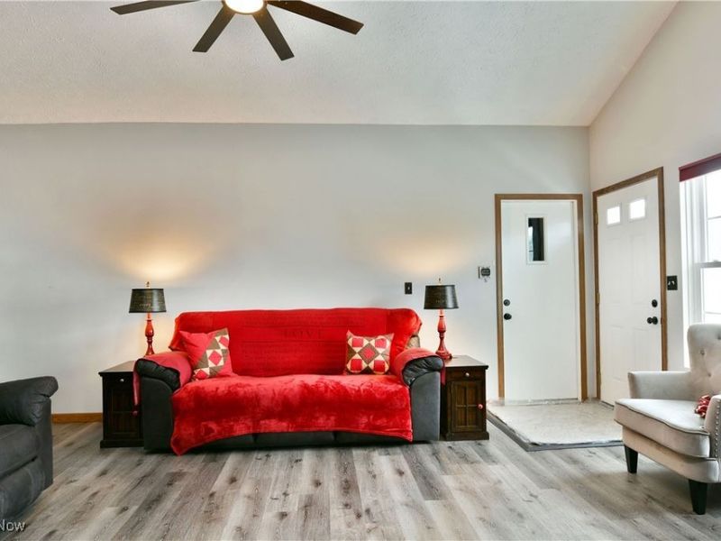 3394 Ivy Hill Circle, Unit E, Cortland, OH 44410 Photo 7