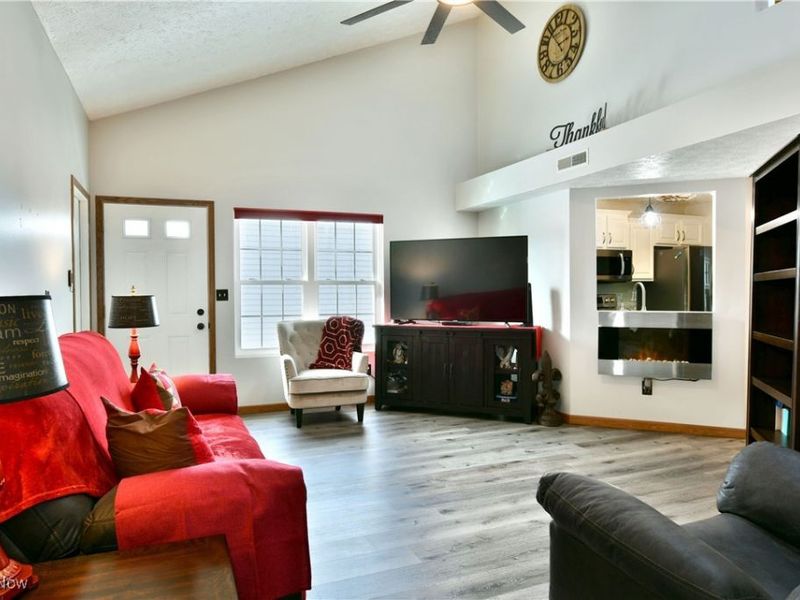 3394 Ivy Hill Circle, Unit E, Cortland, OH 44410 Photo 9