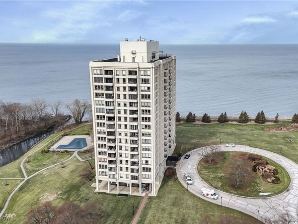 2 Bratenahl Place, Unit 5E, Bratenahl, OH 44108
